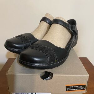 Clarks Black Mary Jane Flats Size 8W